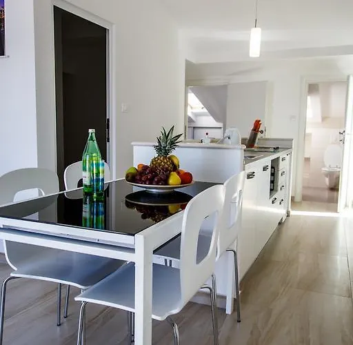 ゲストハウス Nemira Sunny 3*